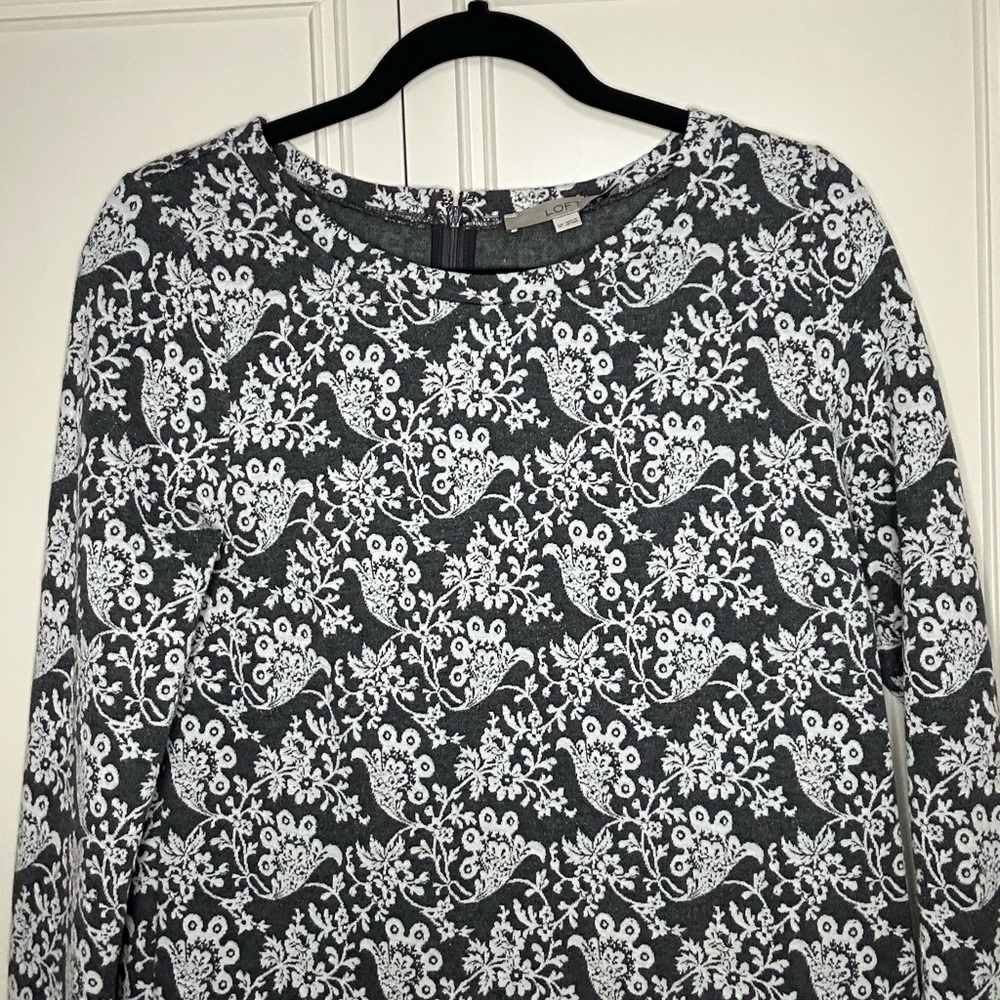 Loft Gray Shift Dress Floral Pattern Medium Length Long Sleeve Size Petite Small - Picture 2 of 5